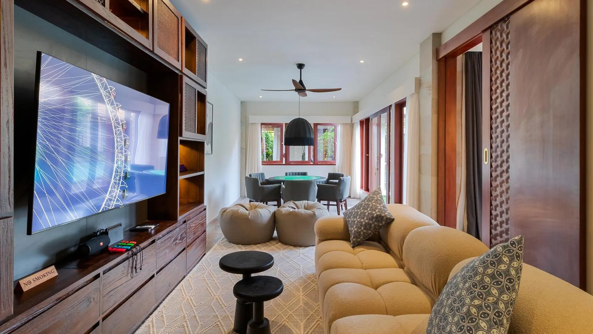 Villa Mahkota Seminyak Indonesia